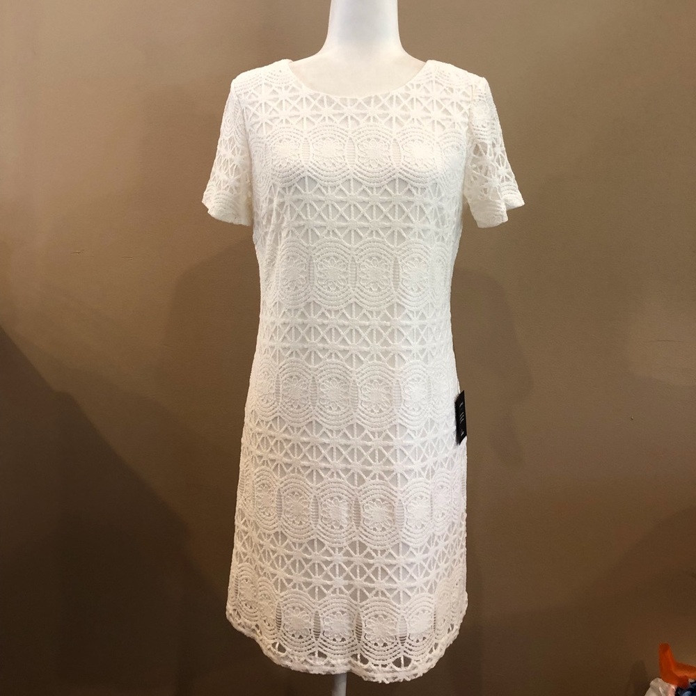 🆕 Lulus White Lace Dress with Goldtone Zipper Detail in the Back, NWT, Size S